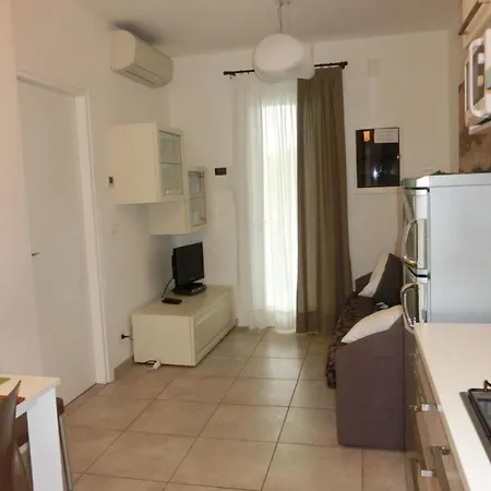 Poolside Views From Comfy Apartamento Bibione