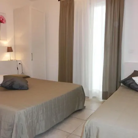 Apartamento Poolside Views From Comfy Bibione
