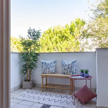 Comfy With Shared Pool Apartament *
