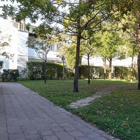 Comfy With Shared Pool Apartament