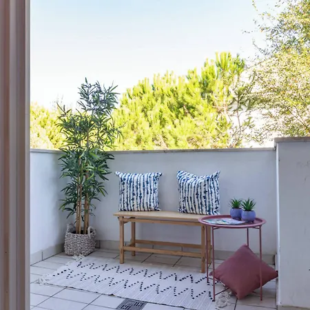 アパート Comfy With Shared Pool ビビオーネ